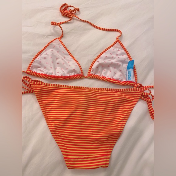 Victoria’s Secret bikini - Picture 3 of 3